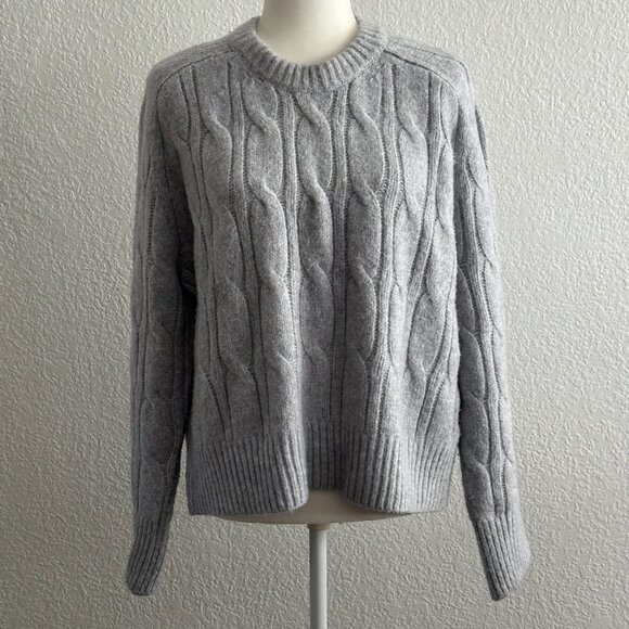 Abercrombie & Fitch Gray Cable Knit Crewneck Sweater – Size Small - Picture 2 of 8